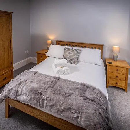 Spacious 1st Floor 凯西克