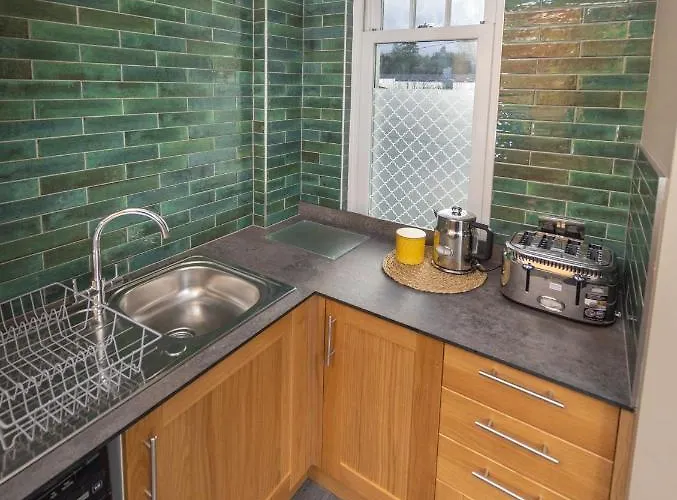 Spacious 1st Floor Apartment *